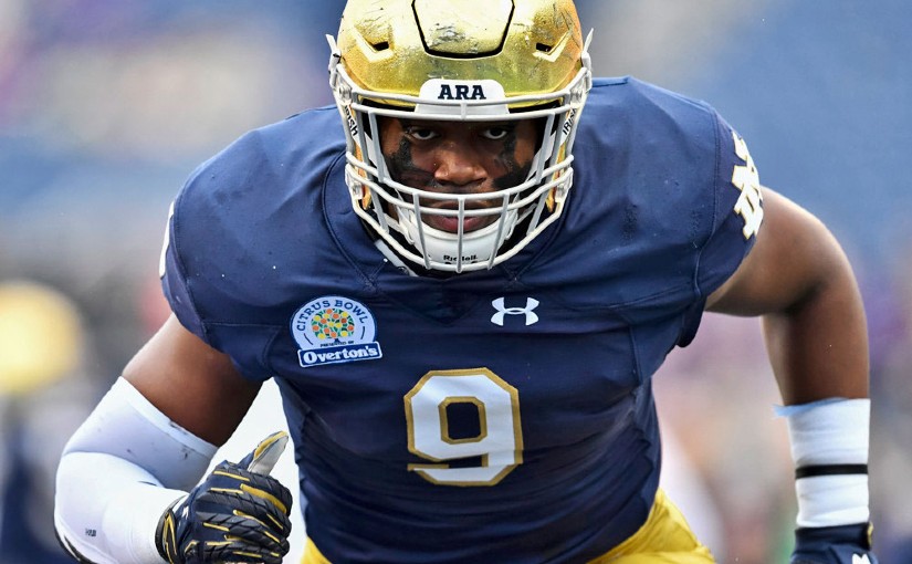 Notre Dame Nominates DL Daelin Hayes For Freddie Solomon Community Award